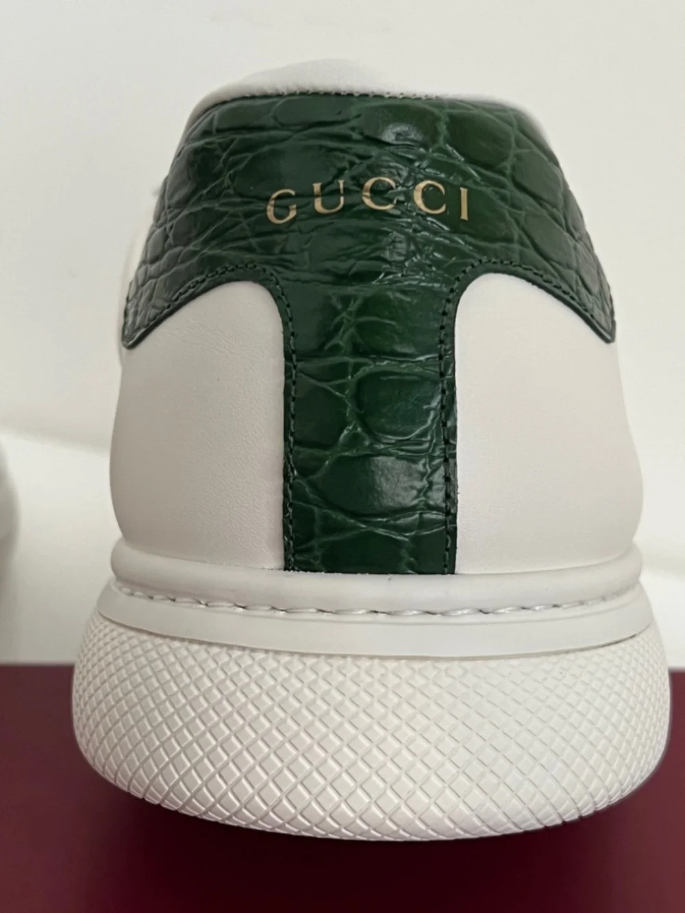 Gucci Men's Ace Sneaker White Leather Green Red Web ACE Metal Tag Lace 10 US10.5